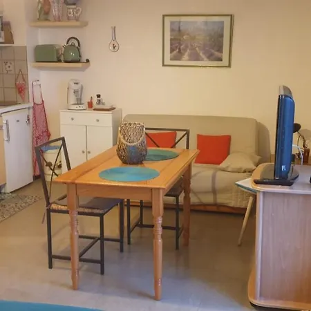 Daire Dernieres Disponibilites Joli Studio Gaelle 50M Des Cures Jolie Vue Degagee Balcon Wifi *