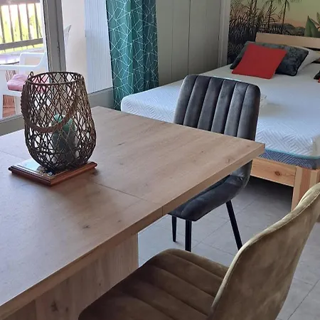 Dernieres Disponibilites Mi Aout Et Cure D' Automne Joli Studio Gaelle Disponible Du 5 Au 26 Septembre Wifi Balcon